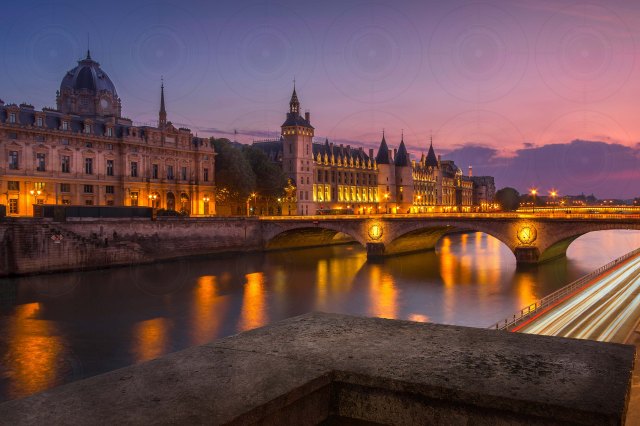 Conciergerie Blue Hour-DRI-Getty-FINALE